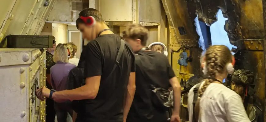 Поезд Победы посетили подростки в красноярске